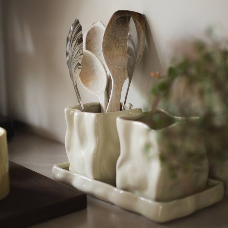 Keramik Töpfe mit Untersetzer, shiny creme, von DBKD