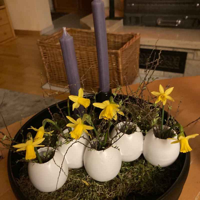 Eierreihe weiß, aus Keramik, Osterdekoration für Blumen