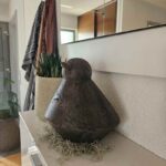 Vogel Selma in zwei Farben, für Drinnen und Draußen