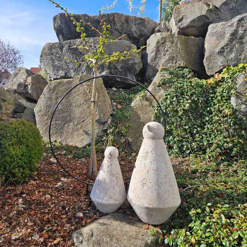 Vogel Paco in zwei Farben für Drinnen und Draußen, aus Zement