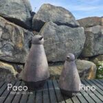 Vogel Paco in zwei Farben für Drinnen und Draußen, aus Zement